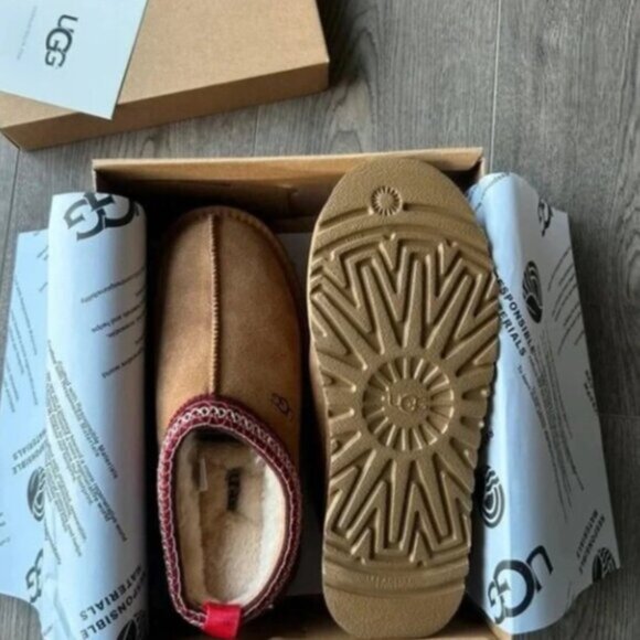 UGG Platform Shoes - Picture 4 of 4